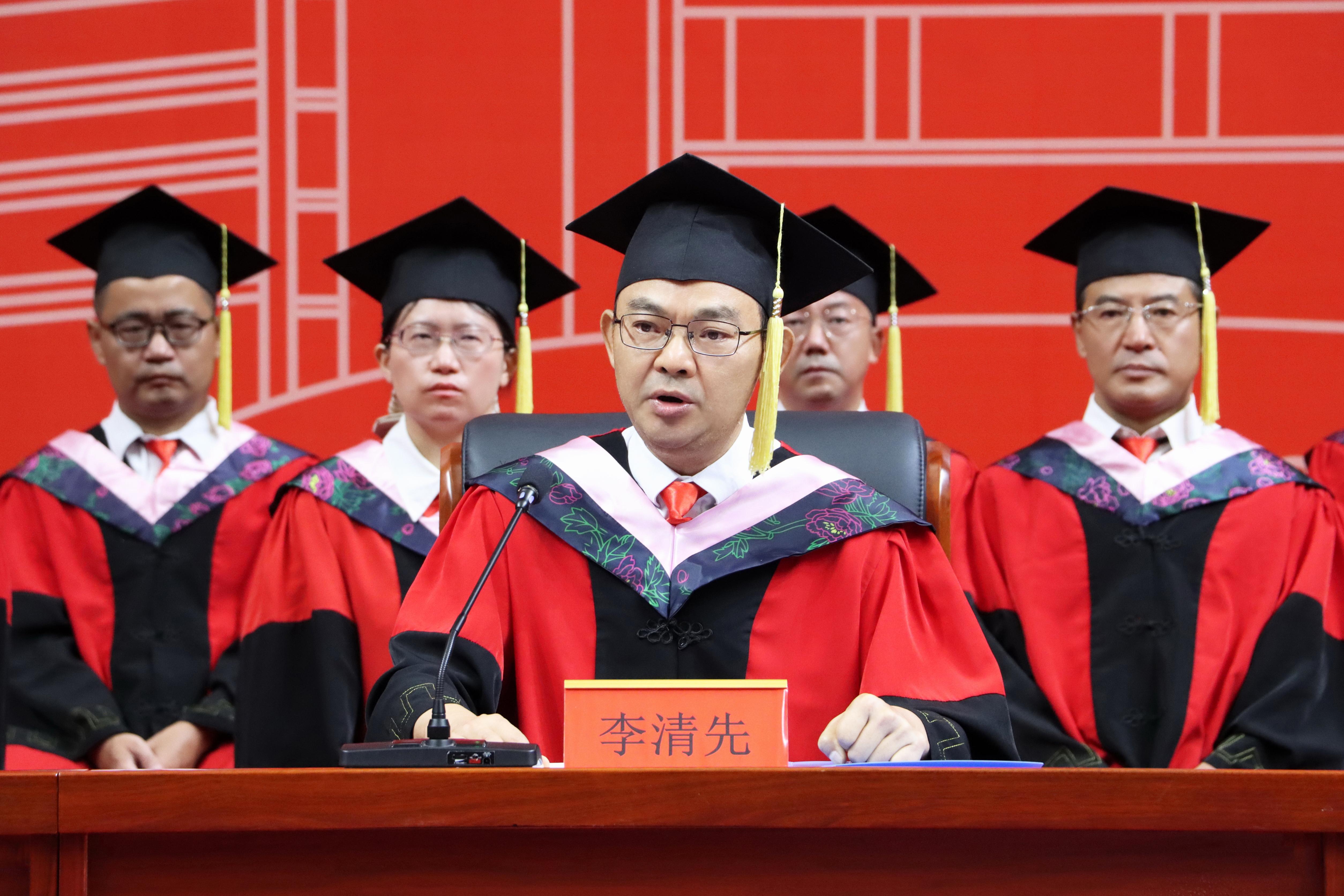 1808419620173665.jpg 4.书记特写.jpg